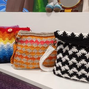 Bolsos de rafia, hilo y trapillo